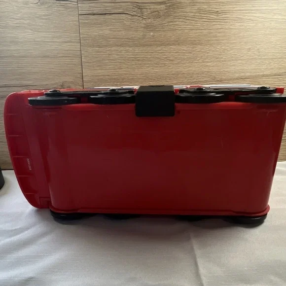 Chuggington Wilson Train Carrying Case 18 Compartments Red Plastic Storage Box - Picture 7 of 8